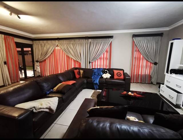 3 BEDROOM HOUSE SOLD IN THERESAPARK